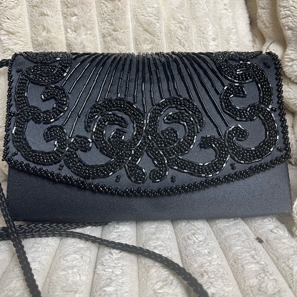 La Regale Elegant Black Beaded Wristlet - Picture 5 of 9